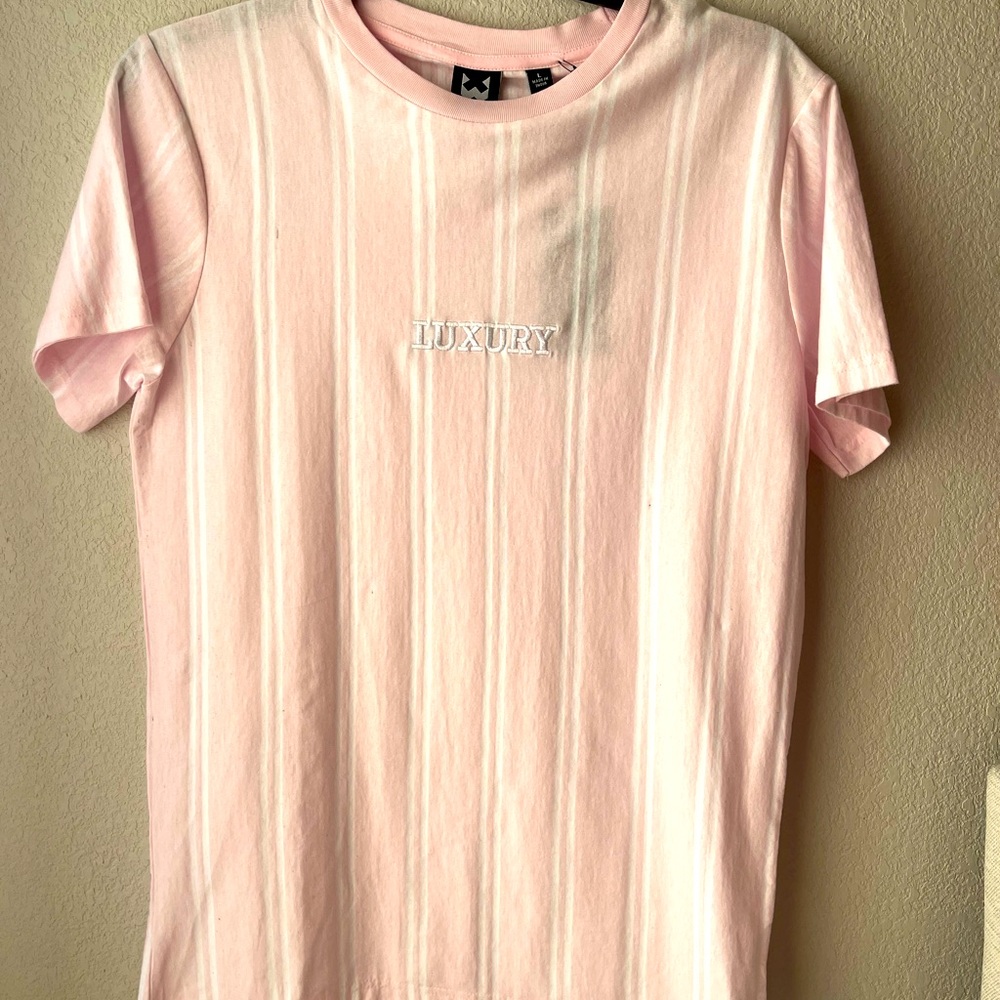 WXYZ Men T-Shirt Light Pink Vertical Stripped Short  Sleeve Size L